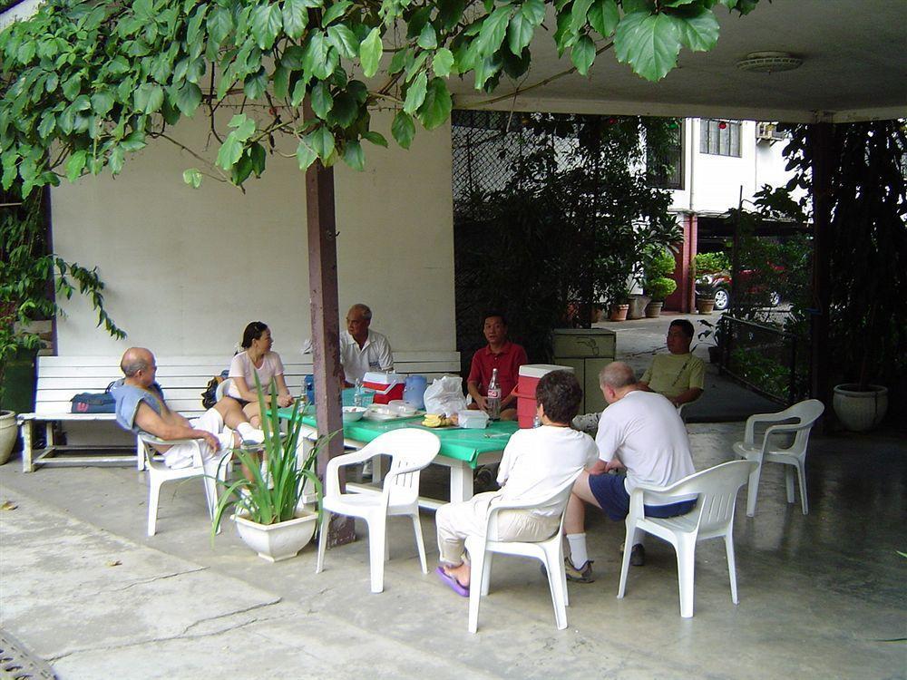 Reddoorz At Broadway Court Apartelle Quezon City Cidade Quezon Exterior foto