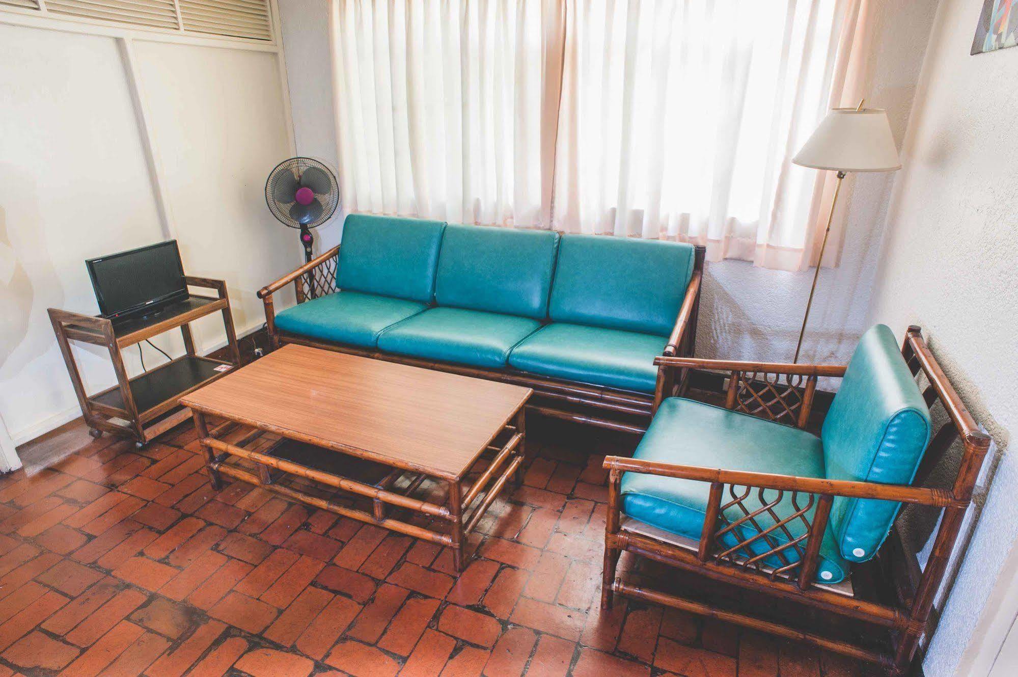 Reddoorz At Broadway Court Apartelle Quezon City Cidade Quezon Exterior foto