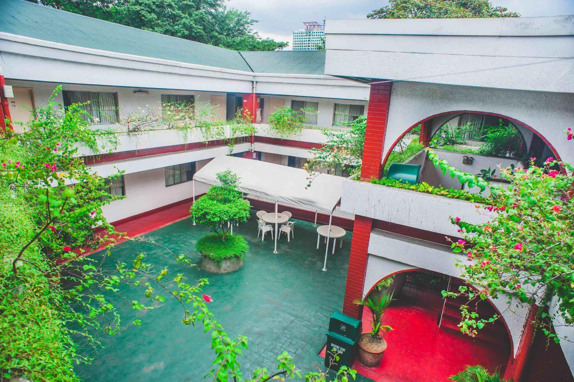 Reddoorz At Broadway Court Apartelle Quezon City Cidade Quezon Exterior foto